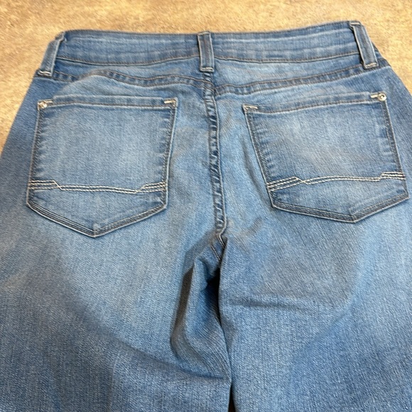 Women’s NYDJ straight jeans size 6P inseam measures about 29” - Picture 5 of 6